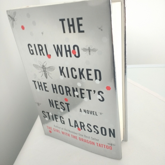 The Girl Who Kicked the Hornet's Nest hardcover - Picture 2 of 6